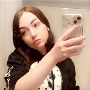 Meet your Posher, Addy